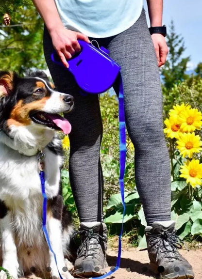 Laisse 5 en 1 pour chiens avec gourde intégrée + bol pliable et distributeur de sacs à déjections